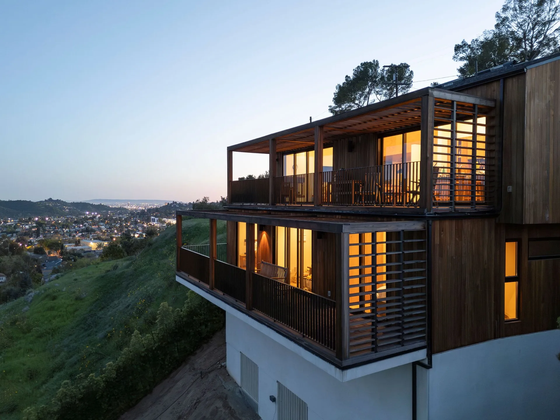 Pacific Palisades hillside new construction